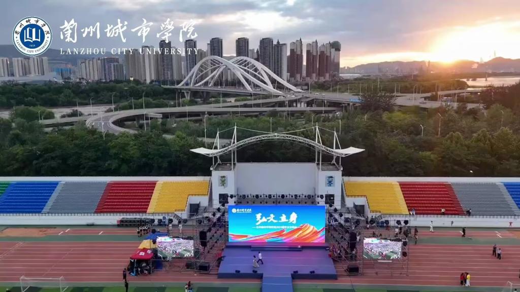 beat365官方最新版2024届毕业晚会：我们相聚在秋季，如今走向各自的夏季